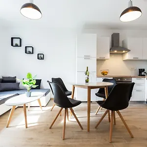 https://deluxe-apartment-near-the-bridge.hotelinzadar.com