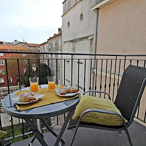 https://cozy-dreams-apartment.hotelinzadar.com